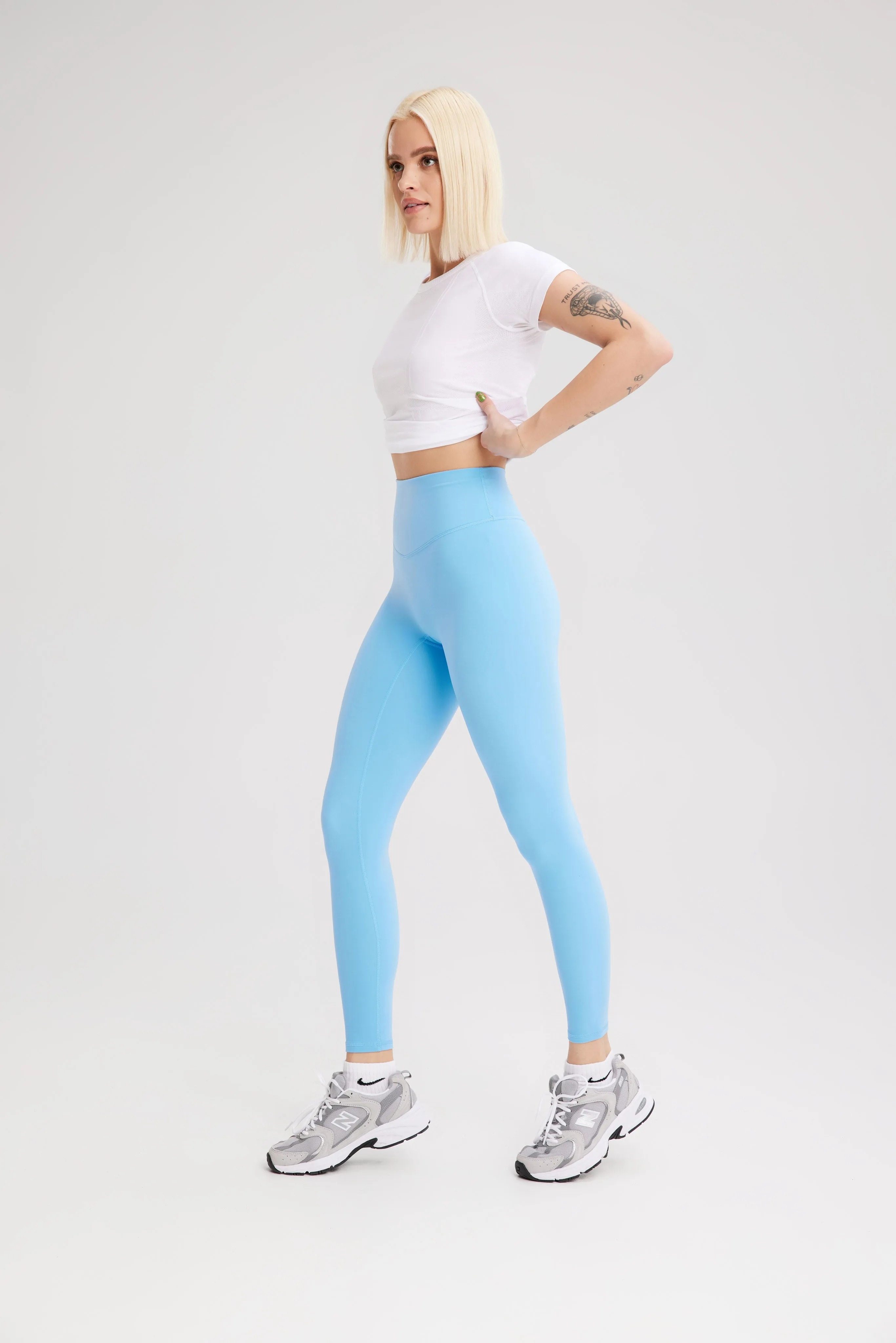 EKJ Seamless Contour Leggings in Serene Blue