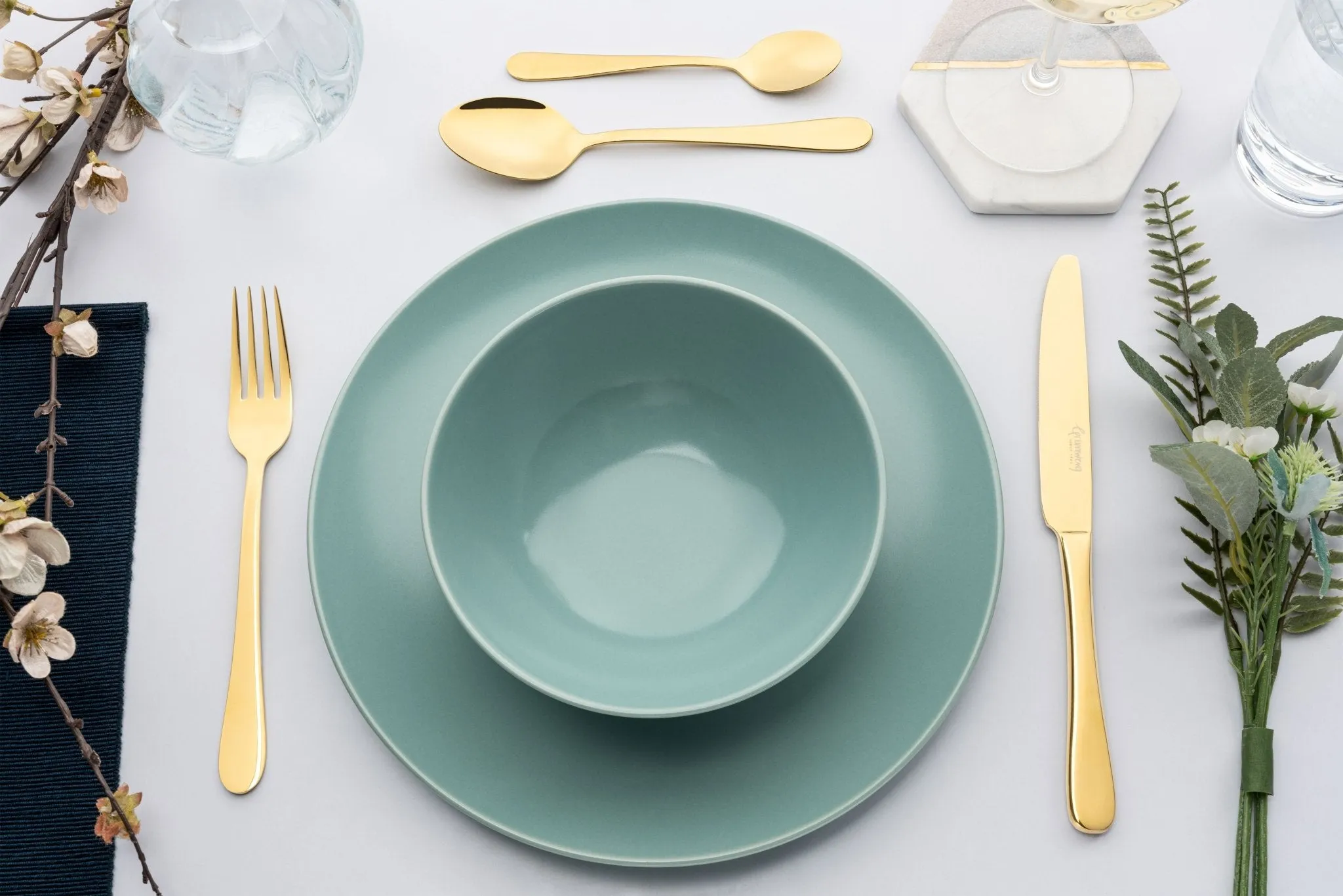 Gold 16 Piece Cutlery Set for 4 people
