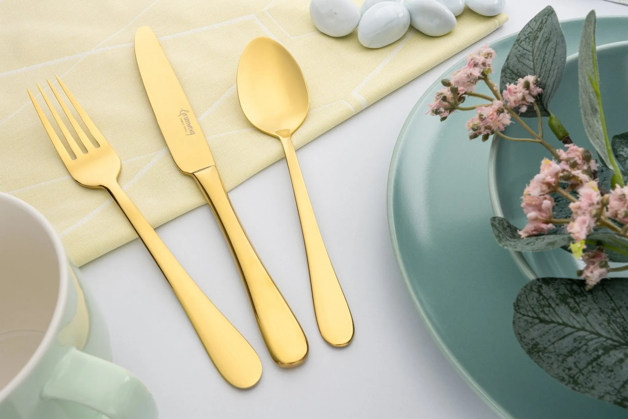 Gold 16 Piece Cutlery Set for 4 people