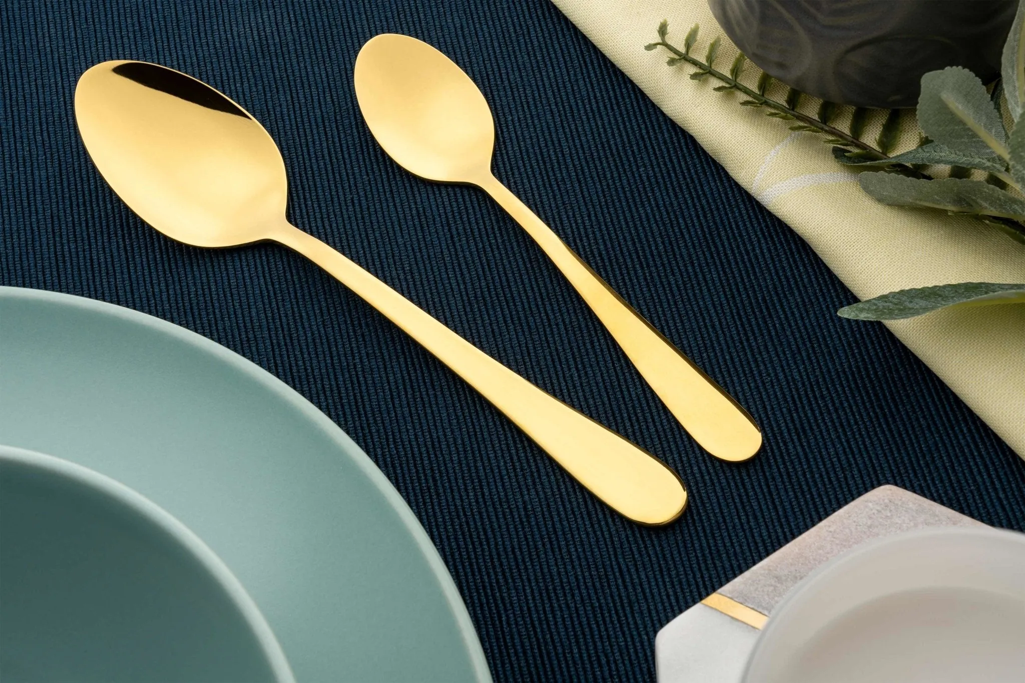 Gold 16 Piece Cutlery Set for 4 people