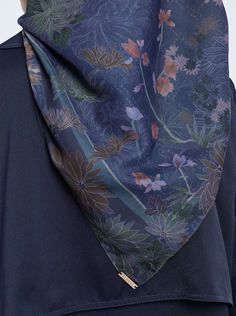 HARUNA FLOWERS SIGNATURE SCARF MIDNIGHT