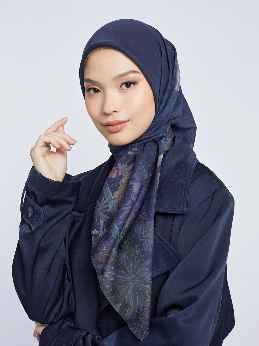 HARUNA FLOWERS SIGNATURE SCARF MIDNIGHT