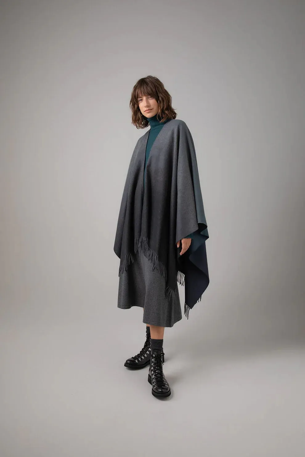JOHNSTONS OF ELGIN OMBRÉ CAPE - BLACK & NAVY