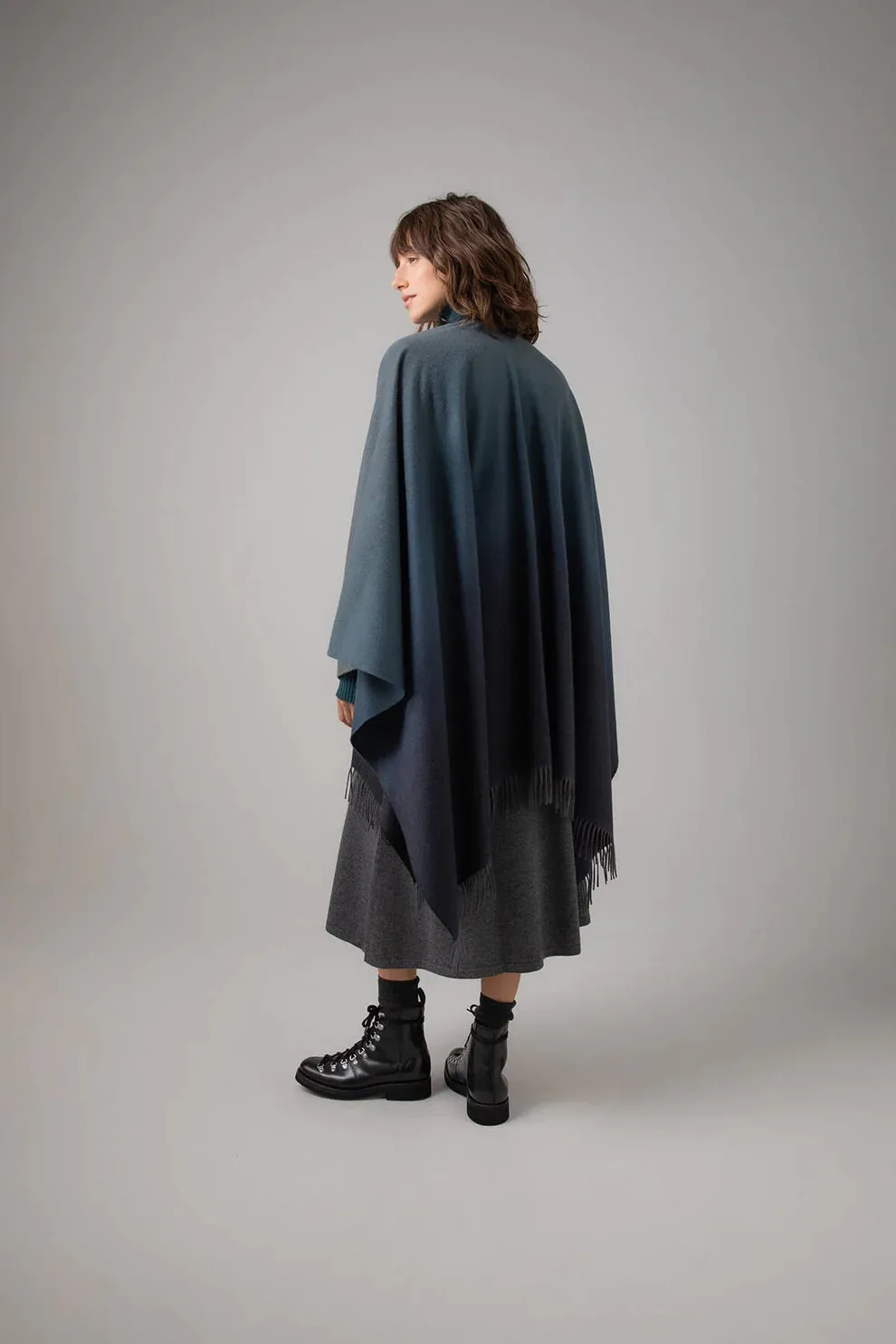 JOHNSTONS OF ELGIN OMBRÉ CAPE - BLACK & NAVY
