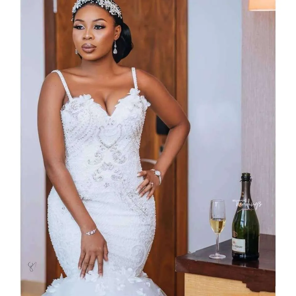 Lace sleeveless big tail style African bridal wedding dress