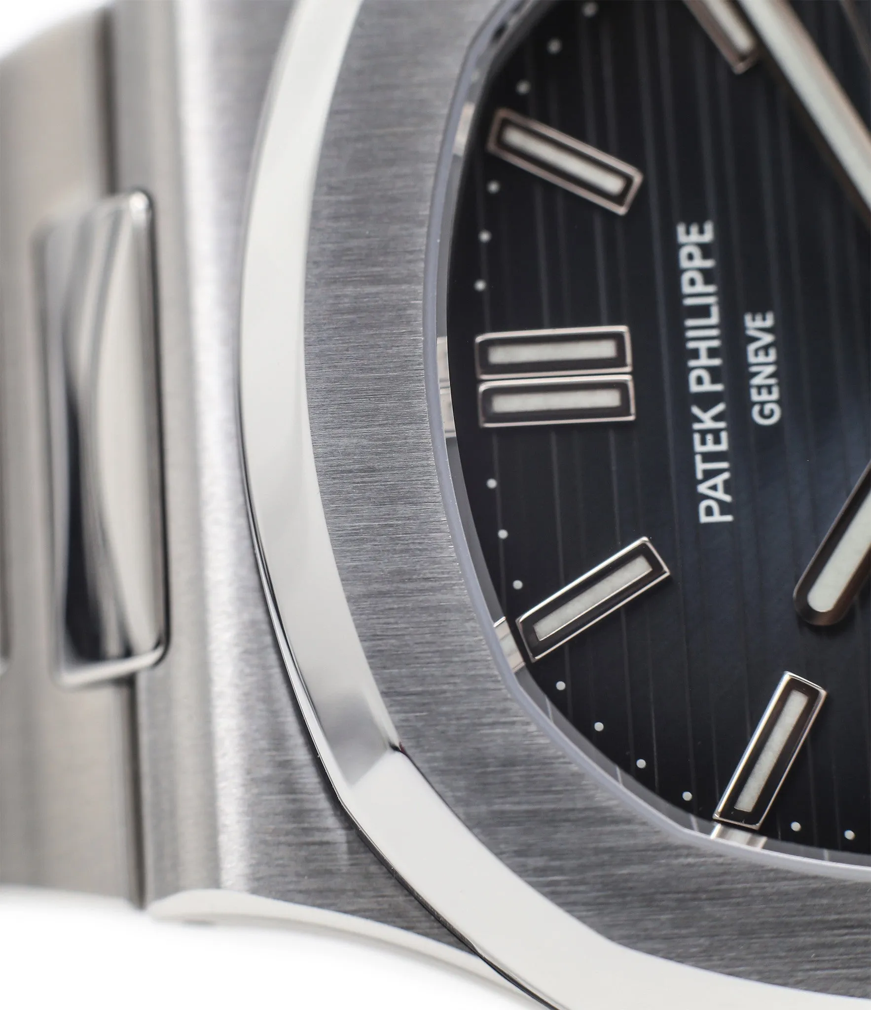 Nautilus 5711/1A-010 | Steel