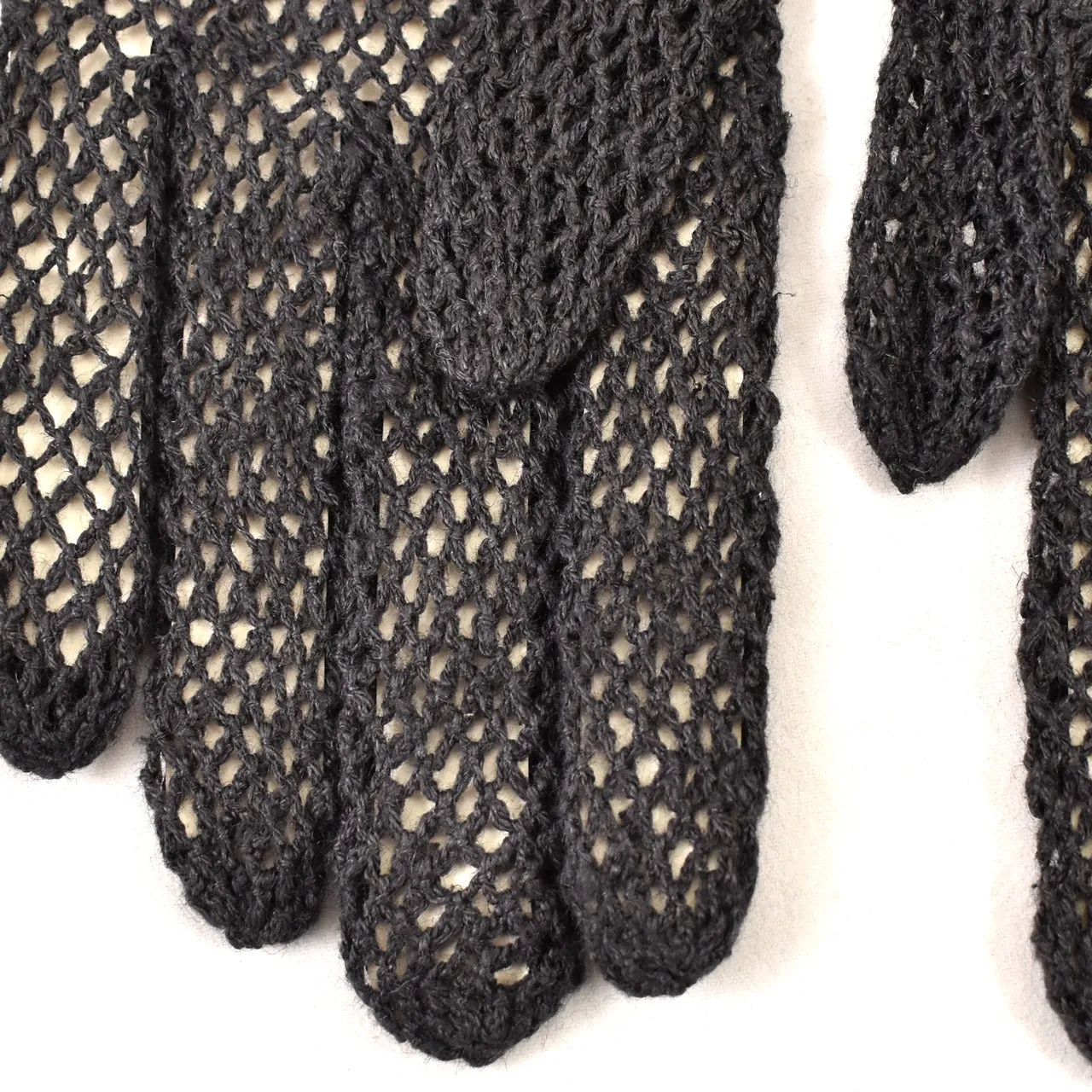 NWT Black Short Crocheted Scalloped Vintage Gloves