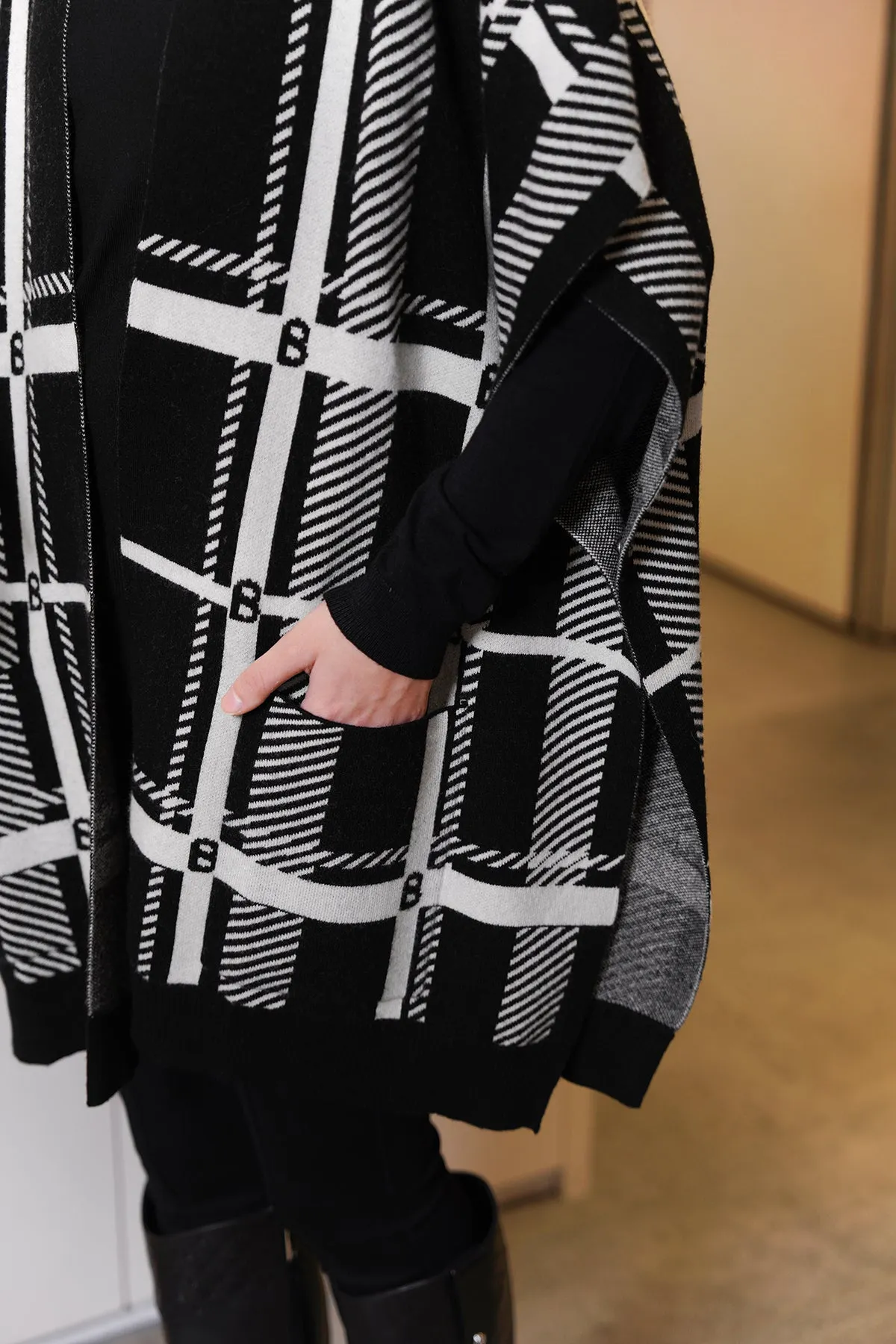 Riga Cape - Black