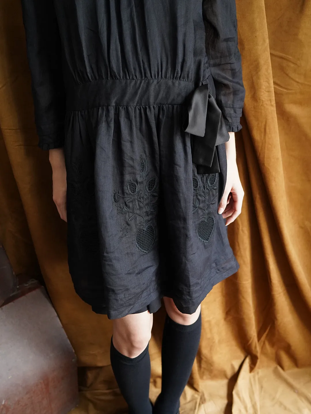 Unlogical Poem Victorian style Hollow Embroidery Black Ramie dress